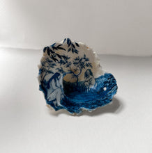 Load image into Gallery viewer, Bathers Shell
